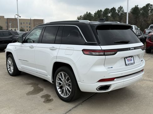 Used 2022 Jeep Grand Cherokee Summit w/ Luxury Tech Group V image 7