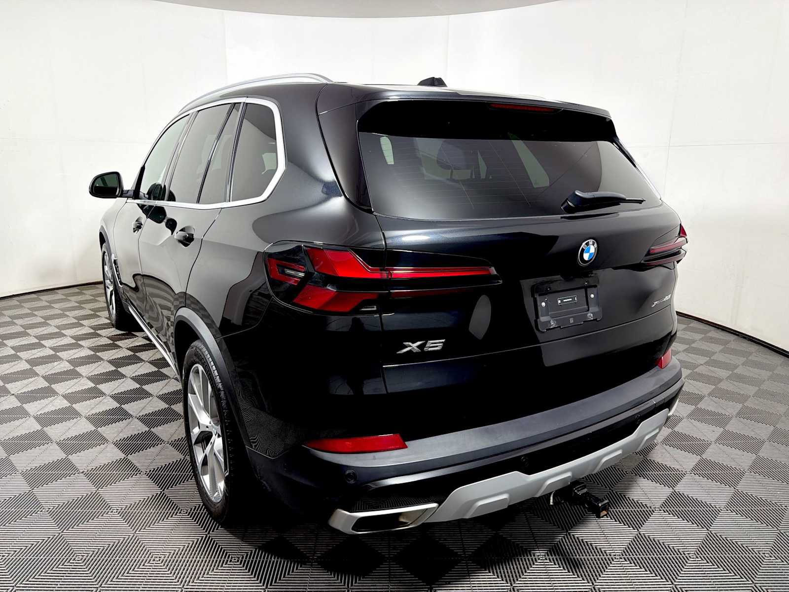 Used 2024 BMW X5 xDrive40i w/ Premium Package AWD/4WD image 5