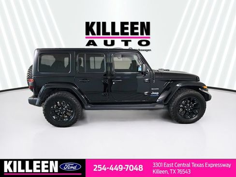 Used 2023 Jeep Wrangler Unlimited Sahara w/ Cold Weather Group AWD/4WD image 10