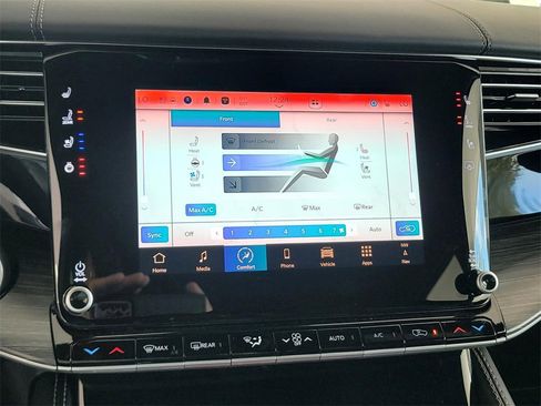 New 2024 Jeep Wagoneer Series III w/ Rear Seat Video Group 1 image 20