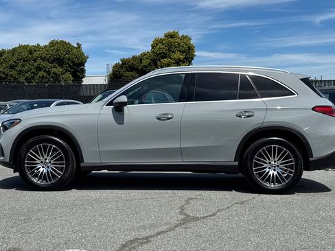 Used 2025 Mercedes-Benz GLC 300 4MATIC image 2
