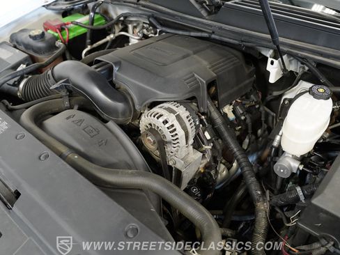 Used 2013 Chevrolet Suburban 2500 AWD/4WD image 39