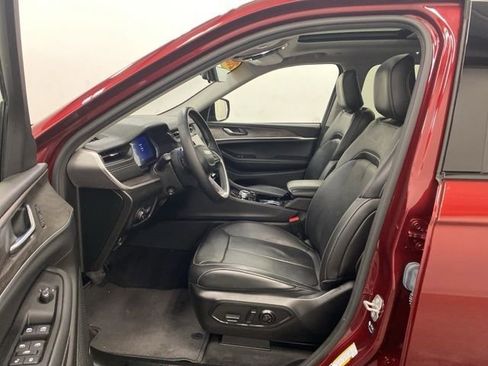 Used 2022 Jeep Grand Cherokee L Limited w/ Luxury Tech Group II image 9