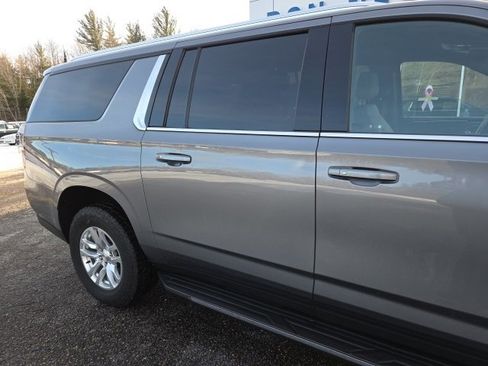 Used 2022 Chevrolet Suburban LT image 34