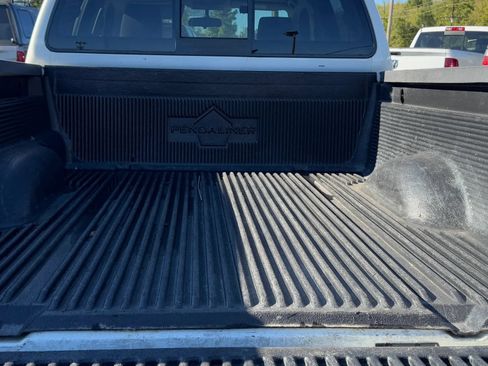 Used 2018 Nissan Frontier SV AWD/4WD image 12