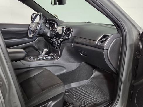 Used 2019 Jeep Grand Cherokee Laredo image 37