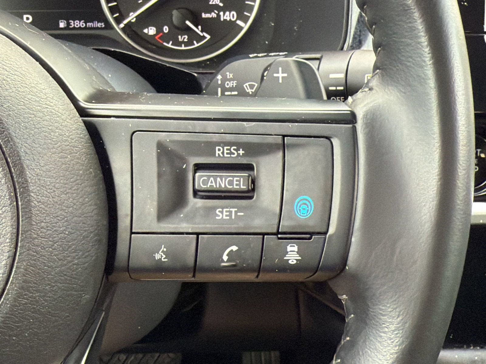 Used 2025 Nissan Pathfinder SV AWD/4WD image 18