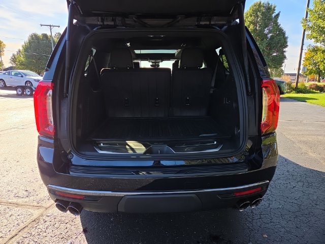 Used 2023 GMC Yukon XL Denali Ultimate w/ LPO, Floor Liner Package AWD/4WD image 5