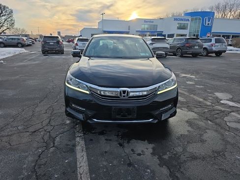 Used 2017 Honda Accord EX-L image 2