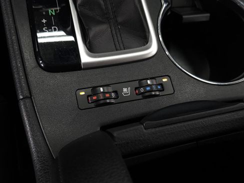 Used 2019 Toyota Highlander Limited image 30