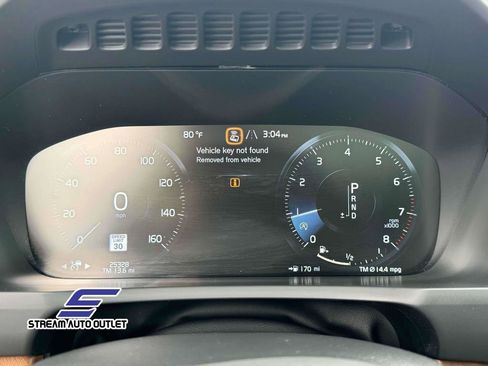 Used 2022 Volvo XC90 T6 Momentum w/ Climate Package image 23