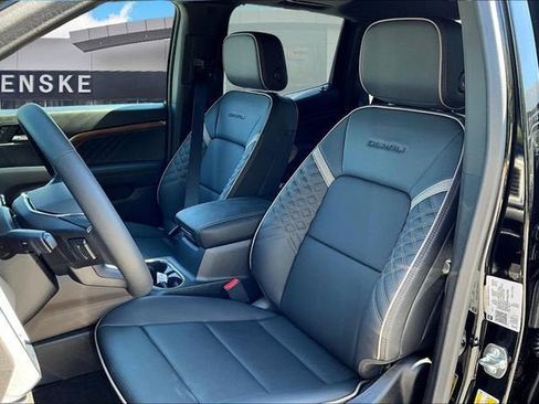 New 2026 GMC Canyon Denali image 9