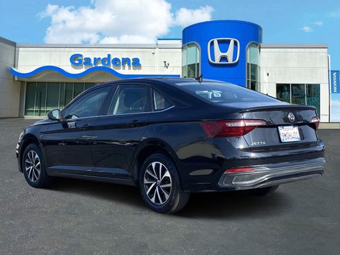 Used 2024 Volkswagen Jetta S image 4