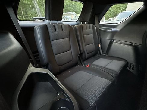 Used 2018 Ford Explorer XLT image 8