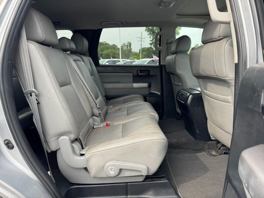 Used 2014 Toyota Sequoia SR5 AWD/4WD image 19