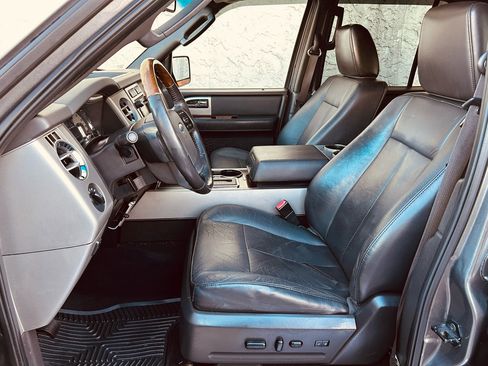 Used 2010 Ford Expedition Limited image 15