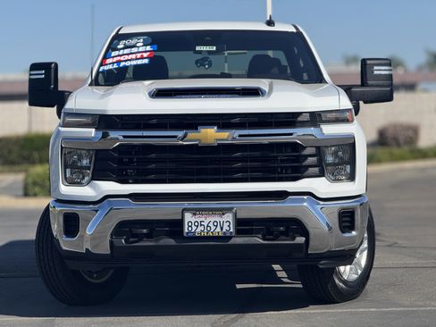 Used 2024 Chevrolet Silverado 2500 LT image 2