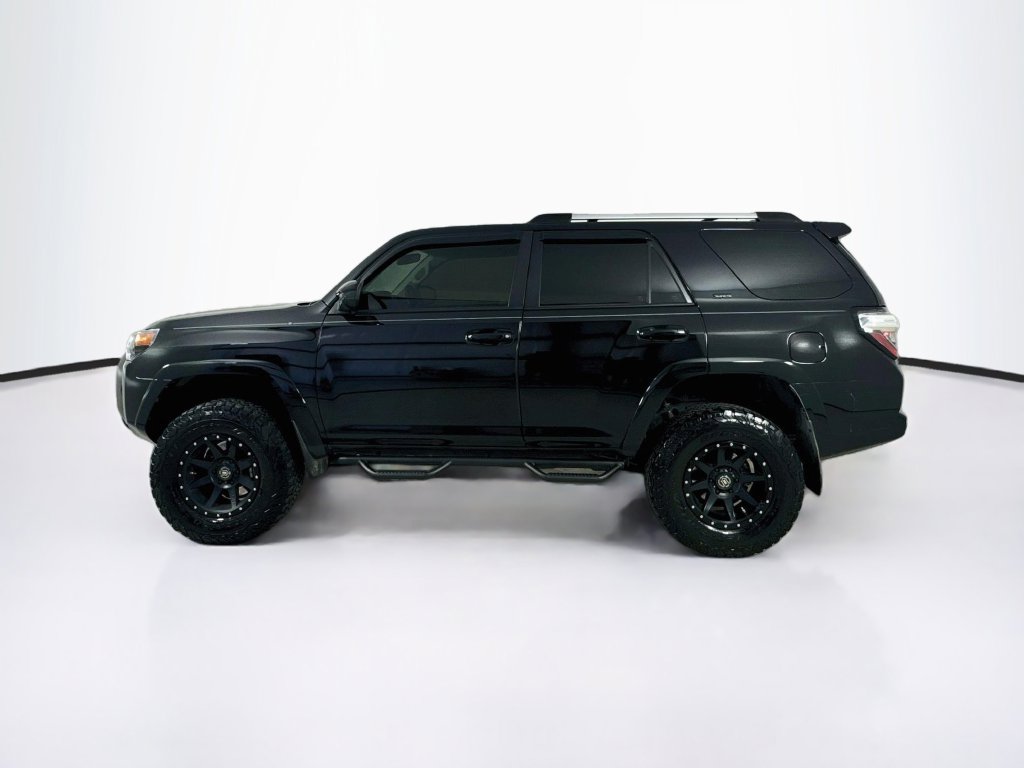 Used 2018 Toyota 4Runner SR5 AWD/4WD image 4