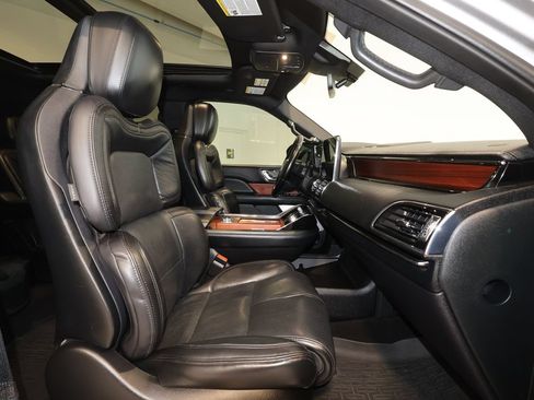 Used 2021 Lincoln Navigator Reserve w/ Luxury Package AWD/4WD image 20