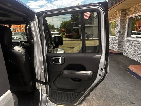 Used 2021 Jeep Wrangler Unlimited Sahara w/ Uconnect 4C Nav & Sound Group AWD/4WD image 16