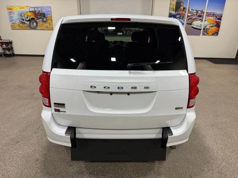 Used 2019 Dodge Grand Caravan SE image 18