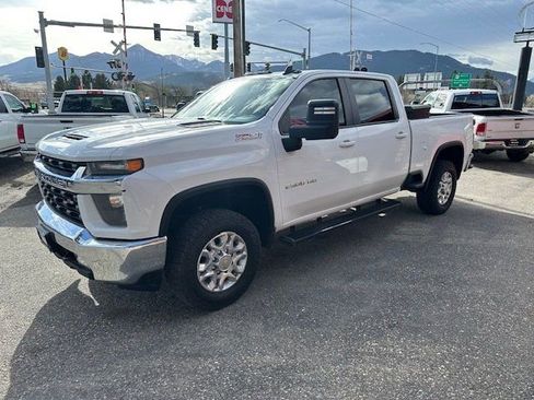Used 2022 Chevrolet Silverado 2500 LT w/ Convenience Package image 5