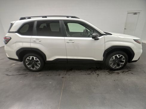Used 2025 Subaru Forester Premium w/ Convenience Package #1 image 10