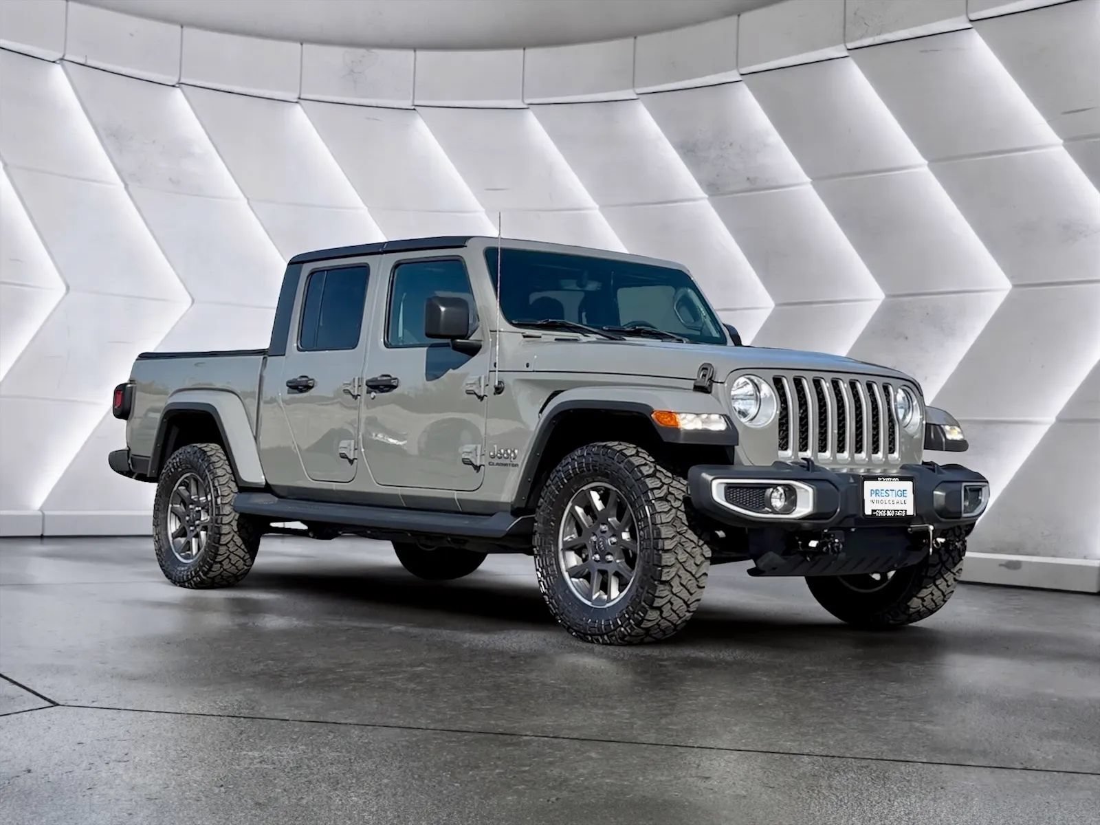 Used 2020 Jeep Gladiator Overland AWD/4WD image 3
