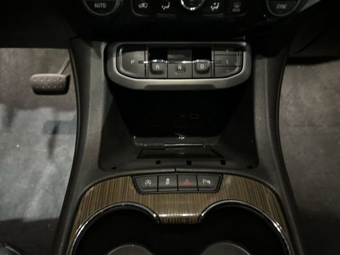 Used 2023 GMC Acadia SLE w/ Driver Convenience Package image 36