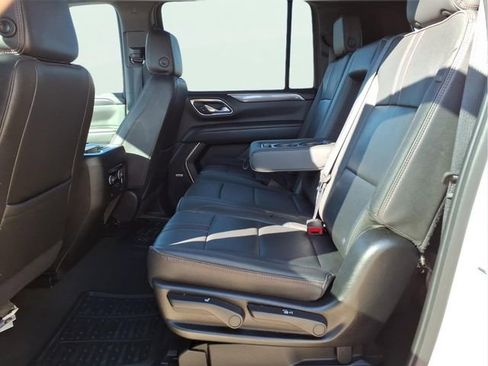 Used 2024 Chevrolet Suburban RST RWD image 18