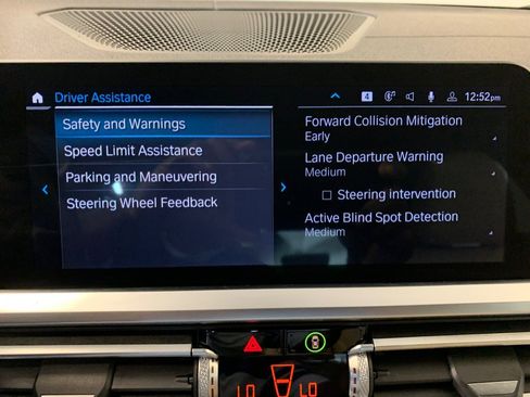 Used 2021 BMW 330i xDrive Sedan w/ M Sport Package AWD/4WD image 40