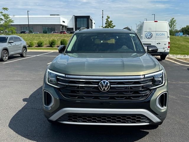 New 2026 Volkswagen Atlas Peak Edition AWD/4WD image 2