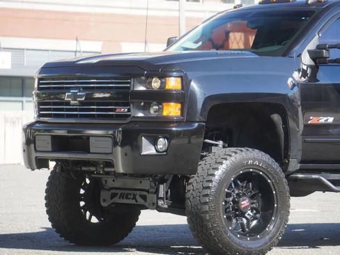Used 2016 Chevrolet Silverado 2500 LT w/ Midnight Edition AWD/4WD image 5