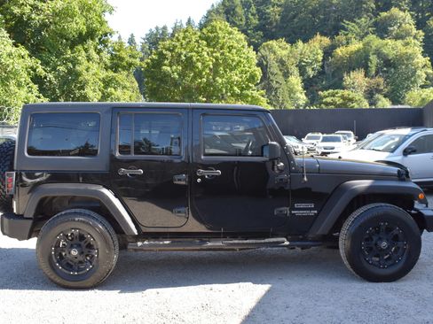 Used 2017 Jeep Wrangler Unlimited Sport w/ Quick Order Package 24S AWD/4WD image 25