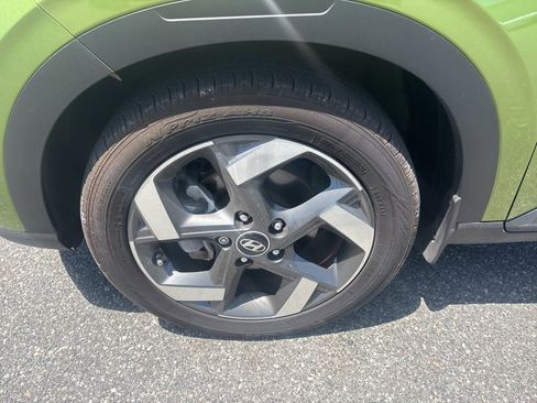 Used 2023 Hyundai Venue SEL FWD image 11