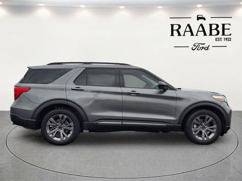 Used 2023 Ford Explorer XLT w/ Equipment Group 202A AWD/4WD image 8