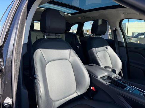 Used 2019 Jaguar F-PACE Premium image 16