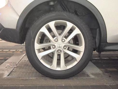 Used 2015 Nissan Juke S image 11