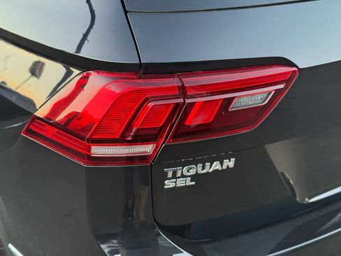 Used 2018 Volkswagen Tiguan SEL AWD/4WD image 11