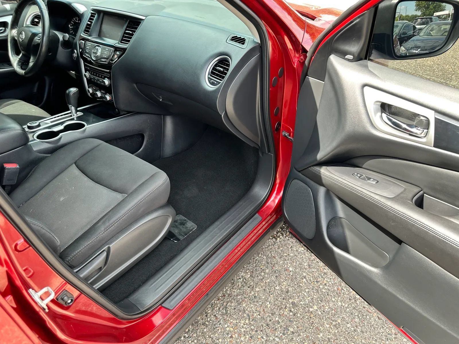 Used 2020 Nissan Pathfinder SV AWD/4WD image 19