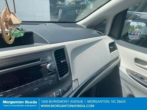Used 2013 Toyota Sienna LE FWD image 7
