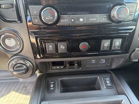 Used 2023 Nissan Titan PRO-4X w/ Pro-4x Convenience Package image 17