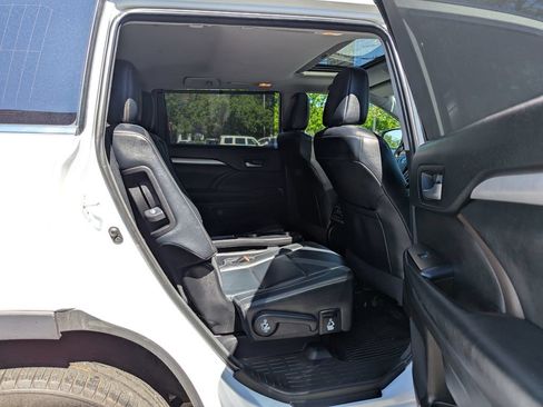 Used 2018 Toyota Highlander XLE AWD/4WD image 46