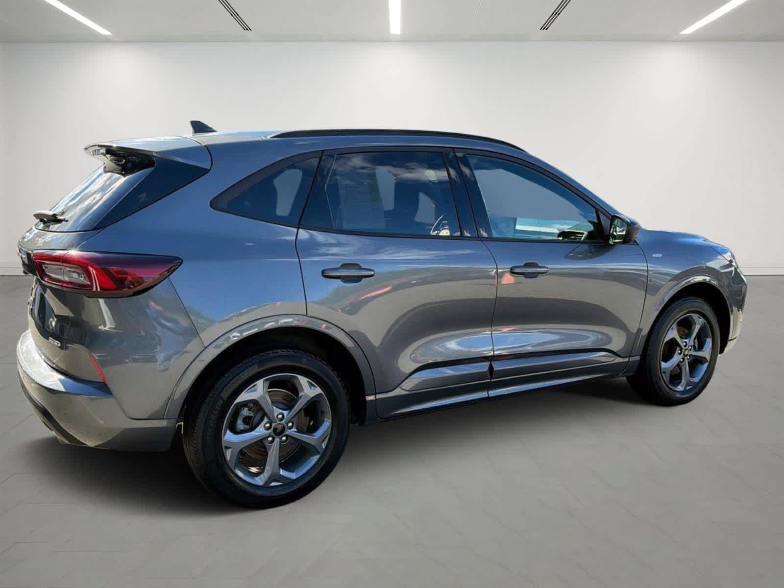 Used 2024 Ford Escape ST-Line w/ Tech Pack #1 AWD/4WD image 4