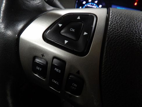 Used 2017 Ford Taurus SE image 14