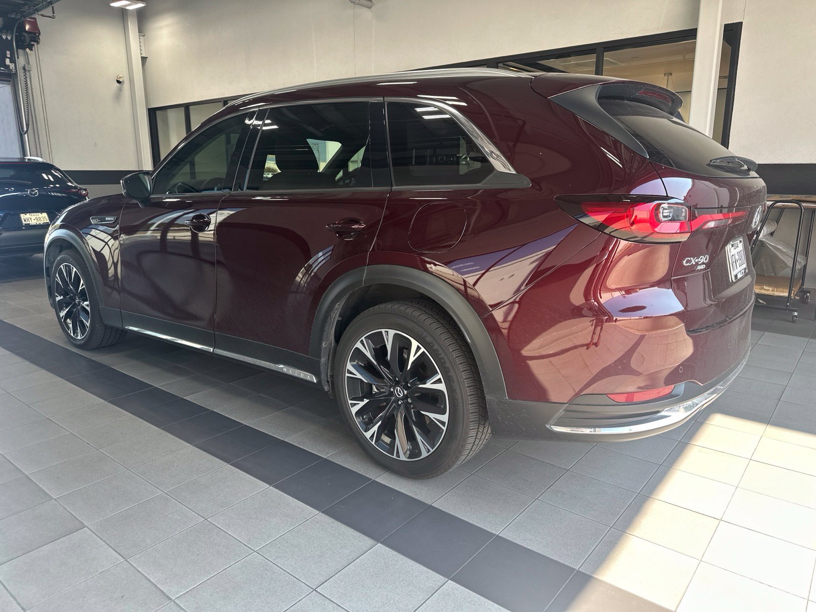Used 2024 MAZDA CX-90 Plug-In Hybrid w/ Premium Pkg AWD/4WD image 4