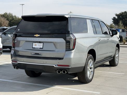 New 2026 Chevrolet Suburban Premier image 4