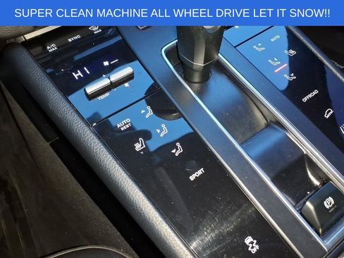 Used 2023 Porsche Macan Turbo image 26