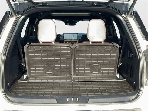 Used 2025 Ford Explorer Platinum image 18