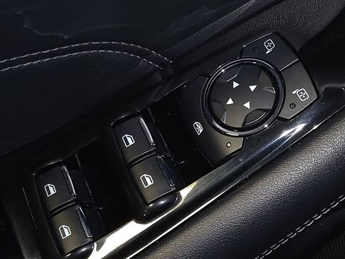 Used 2019 Ford Edge Titanium w/ Equipment Group 301A FWD image 27